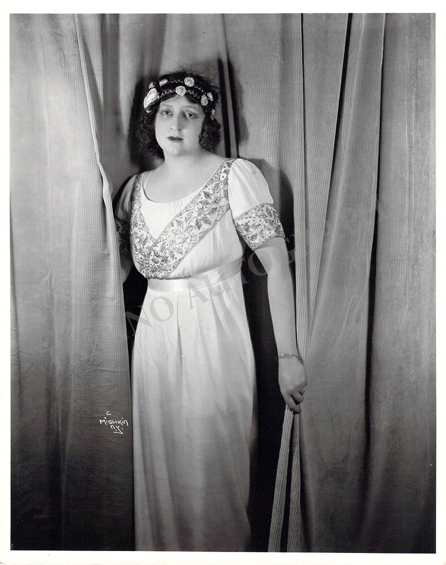 Muzio, Claudia - Lot of 18 Unsigned Photographs - Image 6