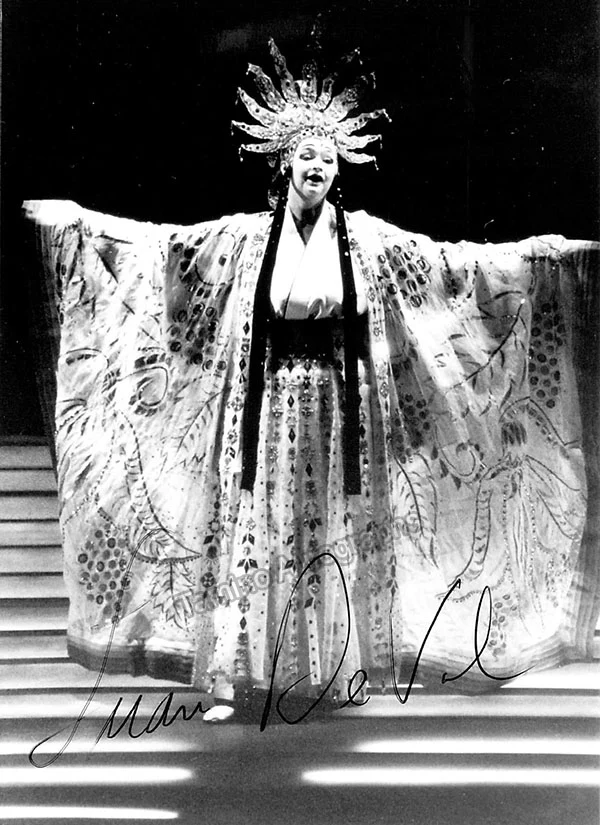 DE VOL, Luana (Various Autographs) - Image 4