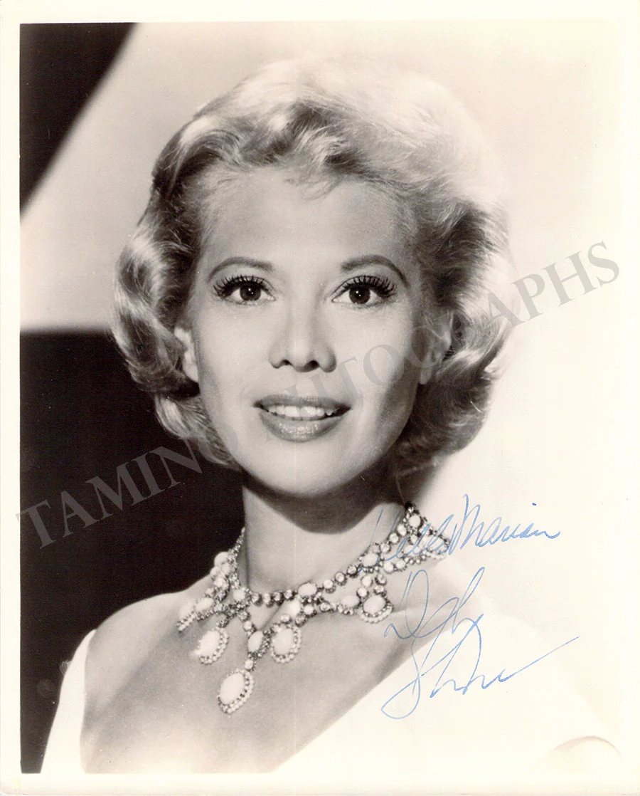 Shore, Dinah - Signed Photograph
