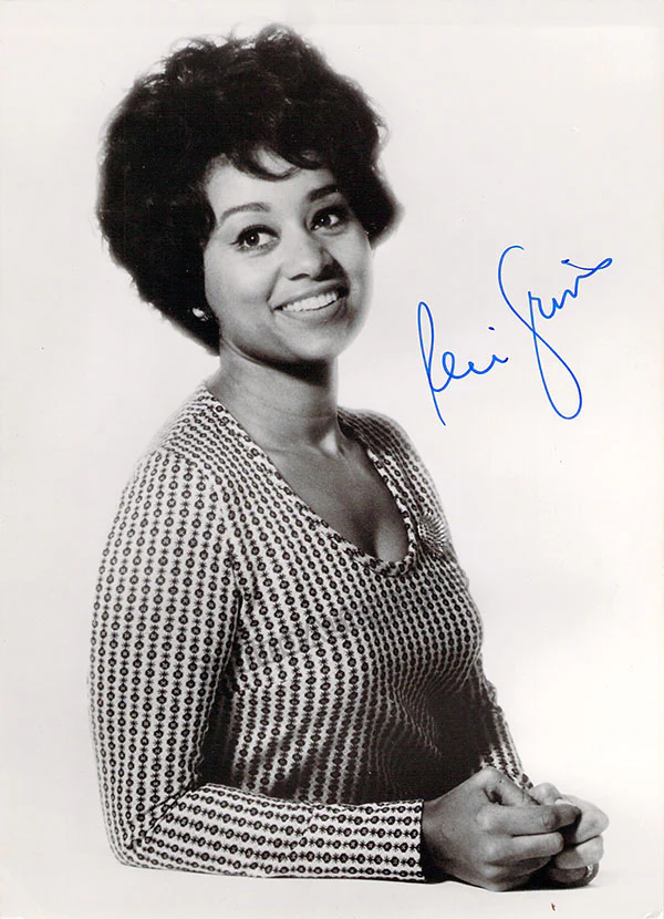 GRIST, Reri (Various Autographs) - Image 8