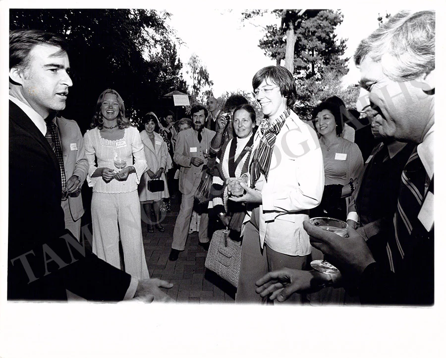 Brown, Jerry - Set of 2 Signed Photographs - Image 3