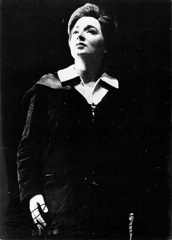 KNIE, Roberta (Various Autographs) - Image 3