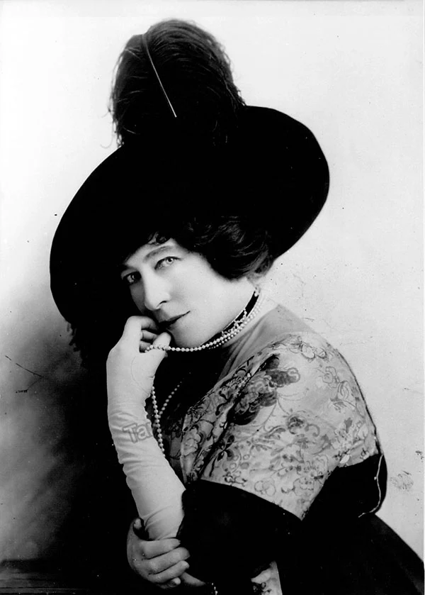 Langtry, Lillie - set of 1 signed card and photo memorabilia - Image 3