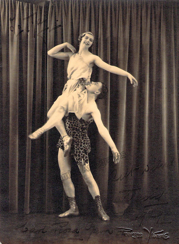 Latoff, David - Signed Photograph