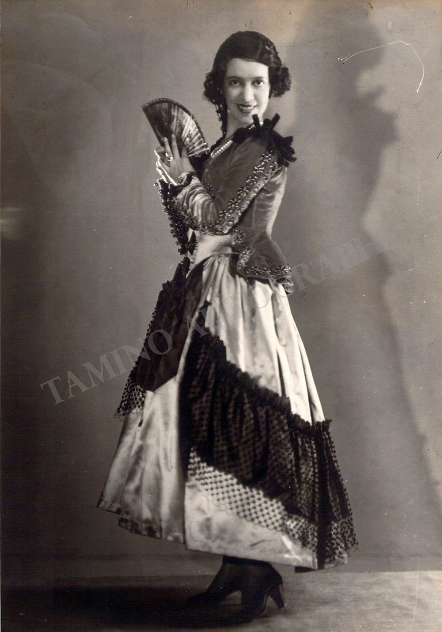 Pons, Lily - Lot of 33 Unsigned Photographs - Image 8