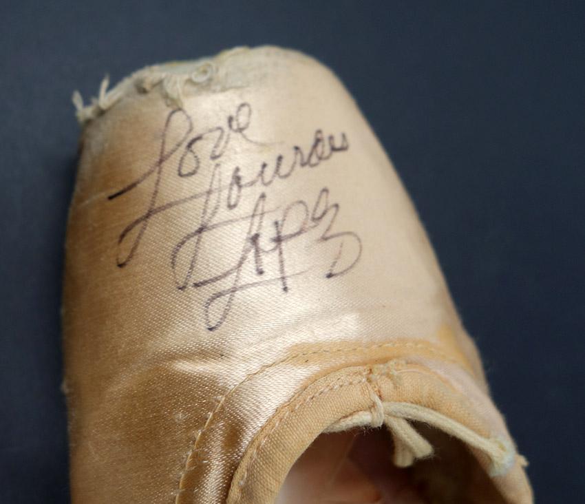 Lopez, Lourdes - Signed Pointe Shoe - Image 2