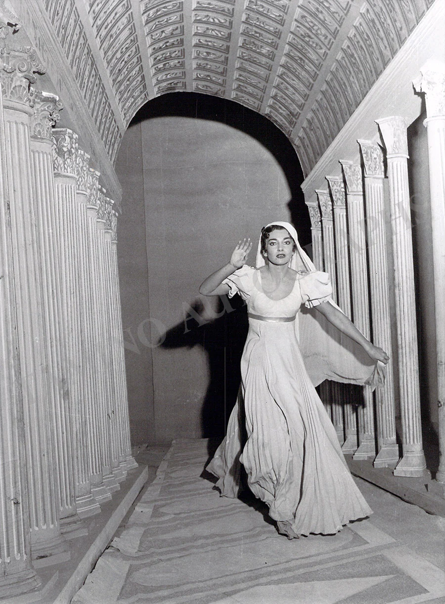 Callas, Maria - Photograph in La Vestale