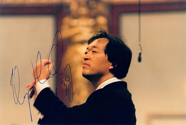 Chung, Myung-Whun - Various Autographs - Image 3
