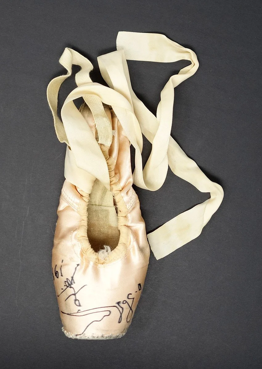 Ananiashvili, Nina - Signed Pointe Shoe - Image 4