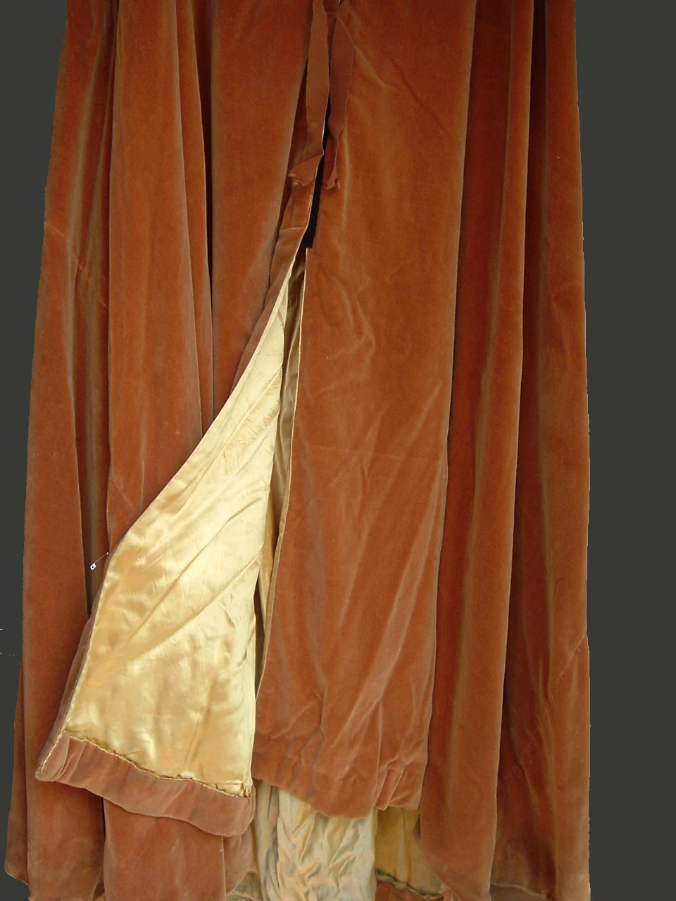 Pinza, Ezio - Original Cape in the role of Mephistopheles - Image 3