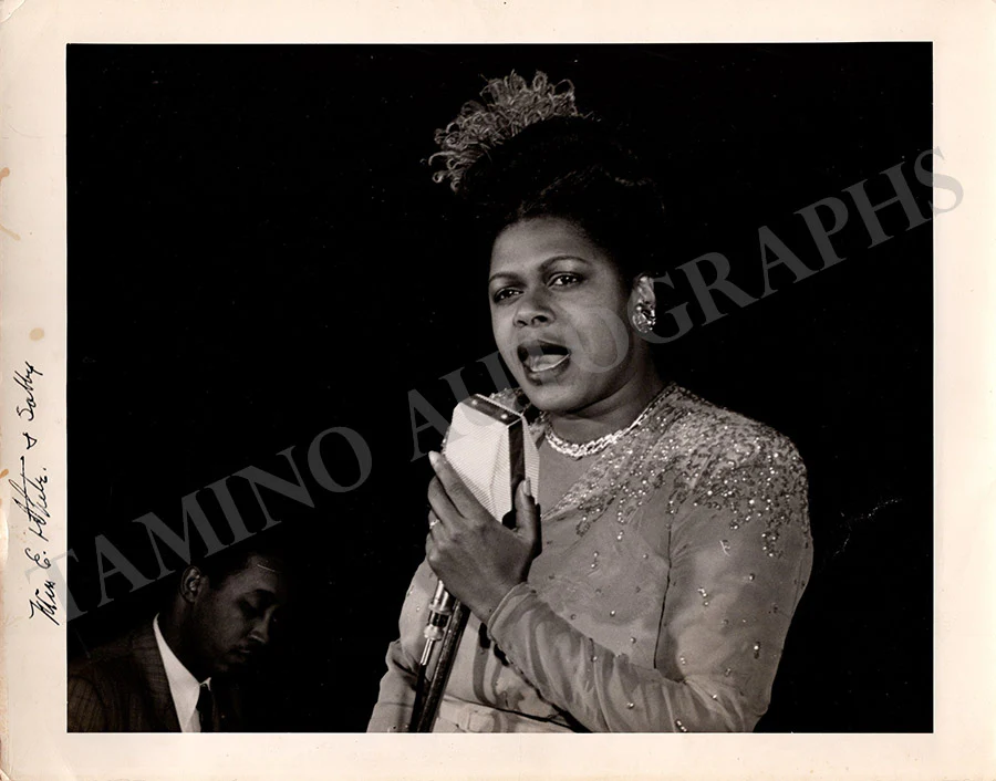Lewis, Sabby - Set of 3 Unsigned Photographs - Image 3