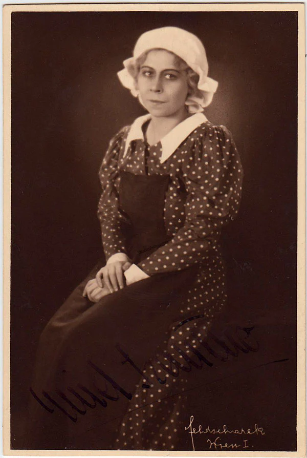 SZANTHO, Enid
