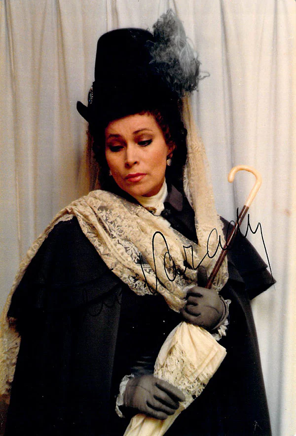 VARADY, Julia (Various Autographs) - Image 13