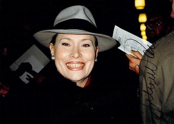 VARADY, Julia (Various Autographs) - Image 2